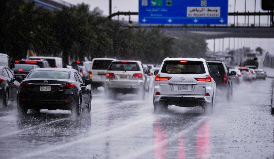 السعودية: أمطار غزيرة وبرد في الرياض والشمالية والقصيم وحائل | صحيفة ...